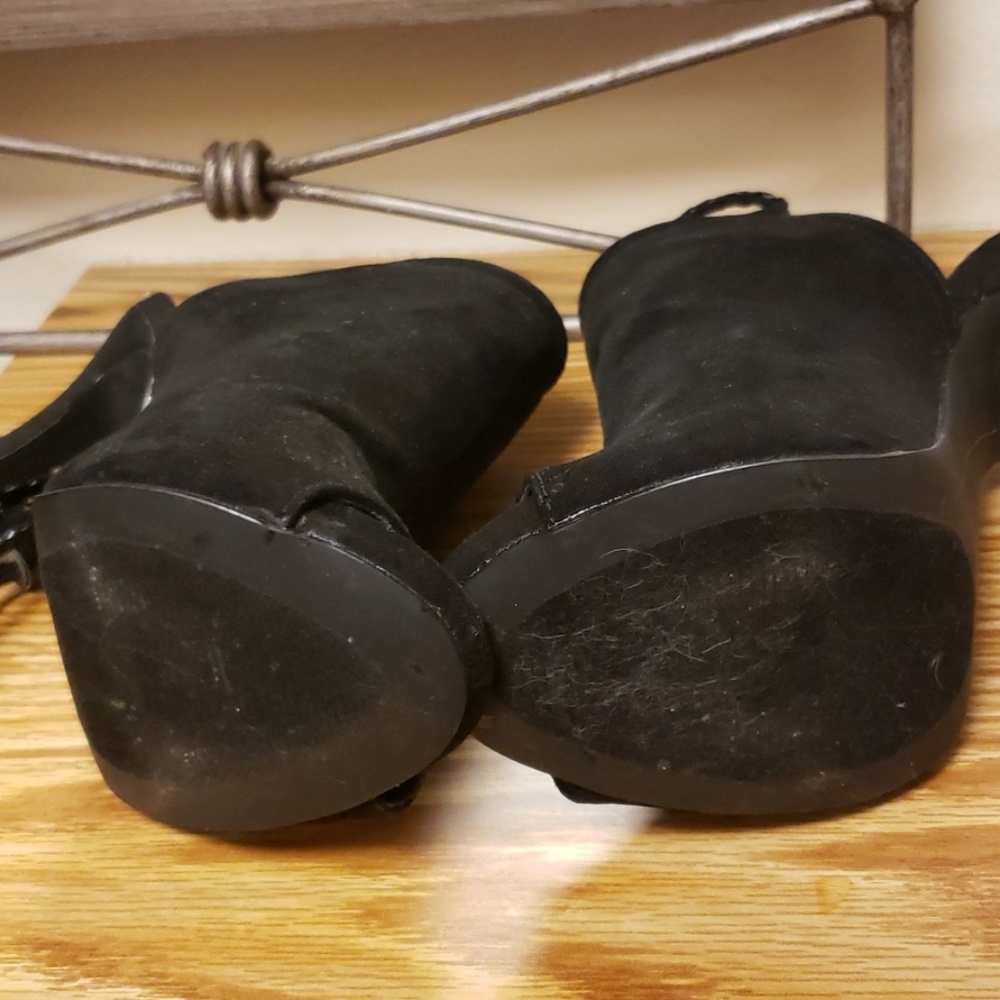 Heels - Picture 4 of 4